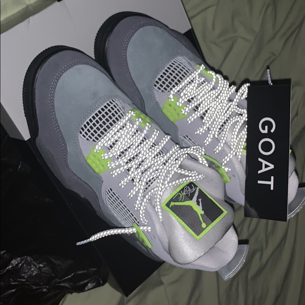 Neon 4s - Picture 2 of 2